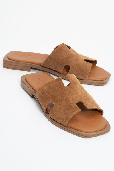 Zeynep Sıradağlı Дамски пантофи от естествена кожа Kalven в цвят Taba Suede