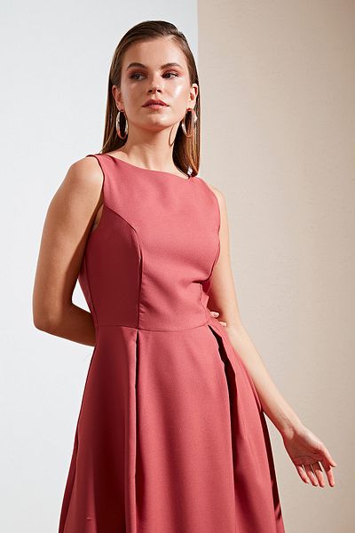 Lela Μίντι φόρεμα με πλισέ με λαιμόκοψη Regular Fit - με τσέπες 6051963
