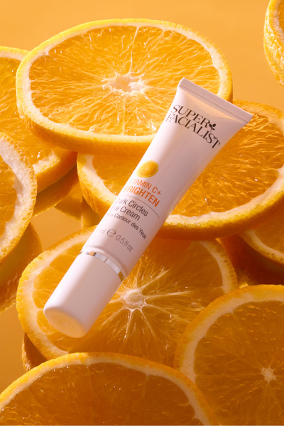 Super Facıalıst Super Facialist C Vitamini İçeren Leke Karşıtı Yoğun Aydınlatıcı Göz Çevresi Kremi 15 ML