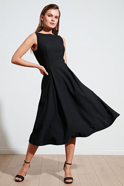 Lela Μίντι φόρεμα με πλισέ με λαιμόκοψη Regular Fit - με τσέπες 6051963