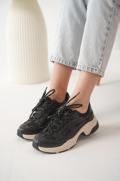 Lizzu Lorela Μαύρο Γυναικείο Sneaker - Μπεζ σόλα, με κορδόνια