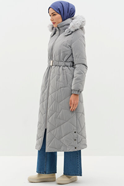 Tuğba Yırtmaç Detaylı Kapüşonlu Kapitone Manto - Gri