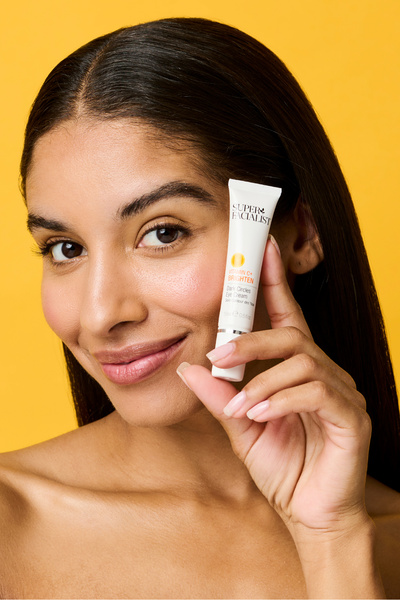 Super Facıalıst Super Facialist C Vitamini İçeren Leke Karşıtı Yoğun Aydınlatıcı Göz Çevresi Kremi 15 ML