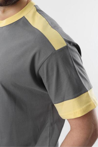 Madmext Men's T-Shirt with Smoked Shoulder Stripe Detail E7125