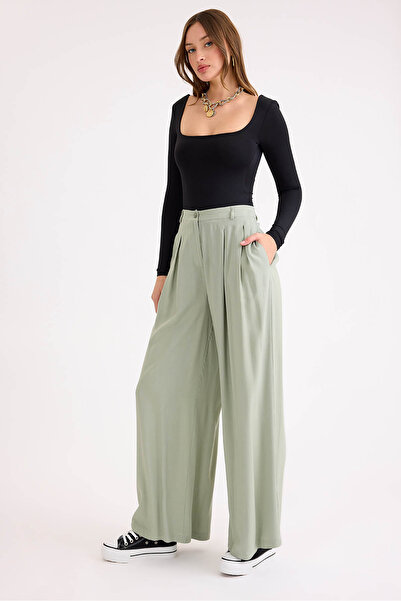 Vitrin Pleated Wide Leg Trousers