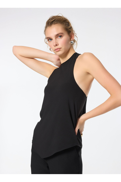 Sisley بلوزة نسائية سوداء برقبة على شكل حرف V 5LTHLH019