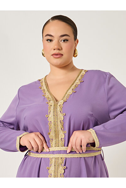 Styli Plus Size Regular Fit V Neck Kaftan with Lace Detail