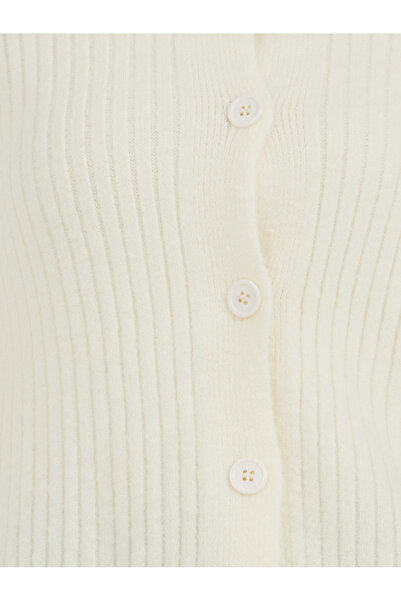 Styli Regular Length Regular Fit Buttoned Knit Cardigan