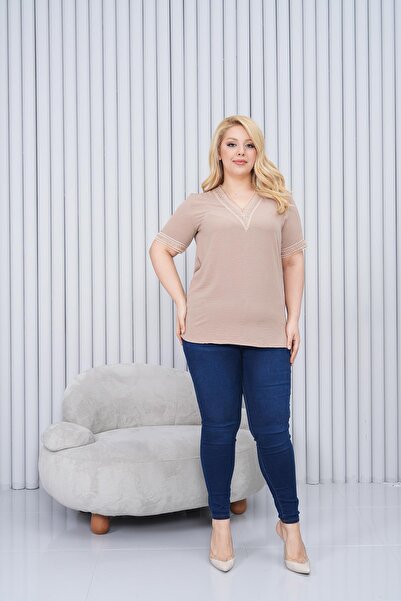 Siyezen Plus Size Lace Detail V-Neck Blouse