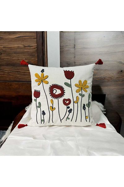 LUWİNO HOME Punch Poppies Pattern Pompom Throw Pillow 43X43 cm