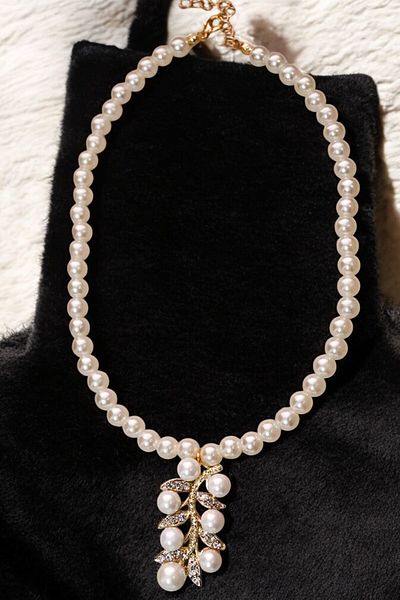 EUROMODA Silver Coated Pearl Necklace with Patterned Pearls and Large Flower Design