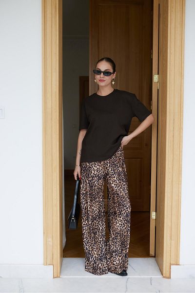 Askı Nişantaşı Camel-Black Elastic Waist Leopard Pattern Wide Leg Ribbed Trousers