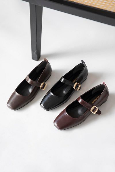 STRASWANS Carlisa Women's Belt Detail Wrinkled Leather Ballerinas Black