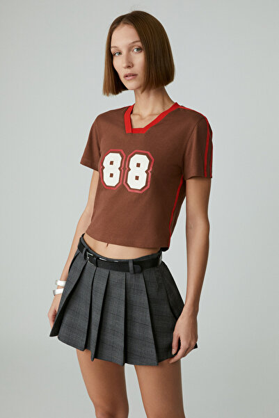 GRIMELANGE YEIDY Γυναικείο κοντομάνικο μπλουζάκι με ασύμμετρο γιακά σε καφέ χρώμα