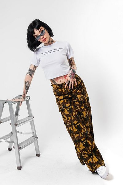 Sekizbiraltı Λευκό Crop Top - Εκτύπωση «Ίσως δεν είμαι».
