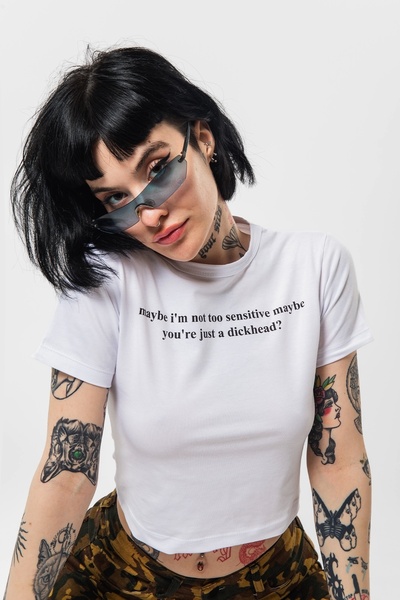 Sekizbiraltı Λευκό Crop Top - Εκτύπωση «Ίσως δεν είμαι».