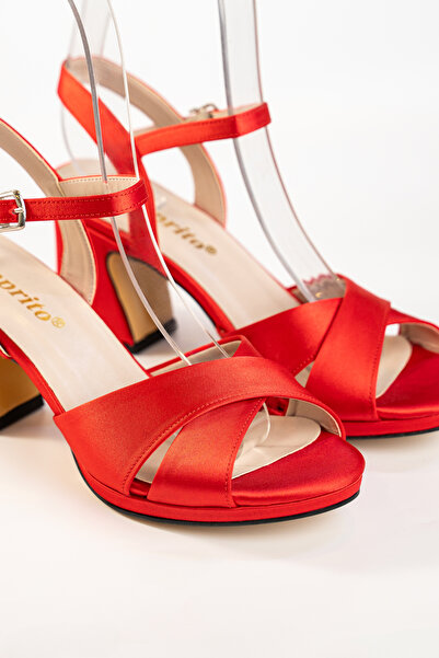 E&L Company 7cm Kırmızı saten, çok hafiftir, altı kaymaz. Koşma Garantilidir.