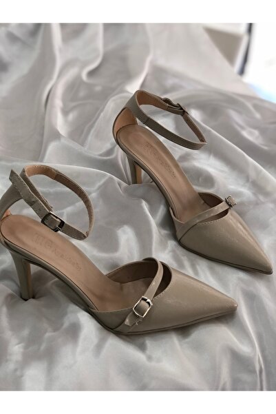 Hg Ayakkabı حذاء دانت جلد بيج بكعب 8.5 سم