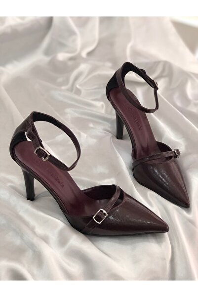 Hg Ayakkabı حذاء DANTE باللون الأحمر الداكن مع إبزيم جلدي وكعب 8.5 سم