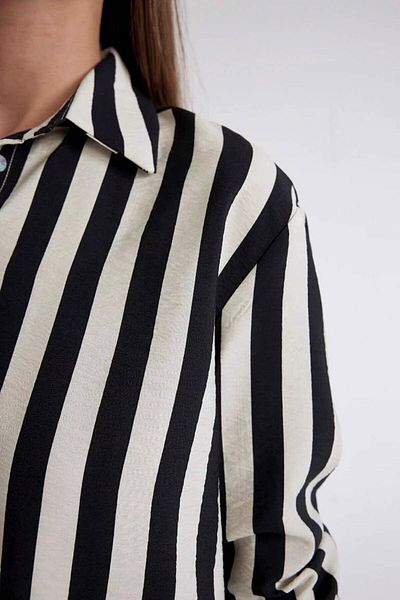 DeFacto Übergroßes, breites, gestreiftes Langarmshirt D4511ax24au