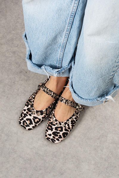 ShoeTek Balerini de damă Czeslawa cu imprimeu leopard - cu curea în față și ace