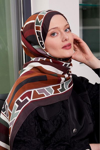 Levidor Plum Geometric Pattern Royal Shawl