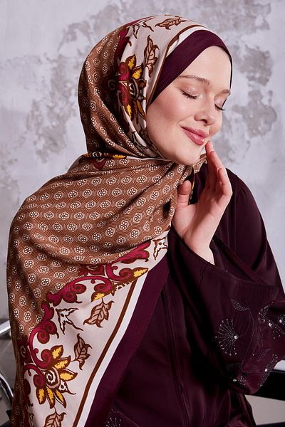 Levidor Plum Daisy Pattern Royal Shawl