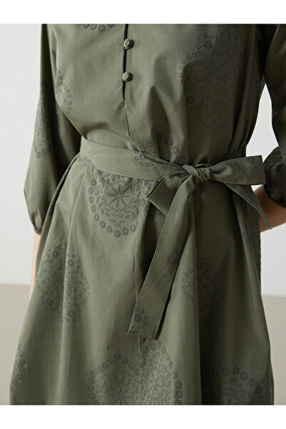 LC Waikiki Kaçık Yaka Nakışlı Kadın Elbise