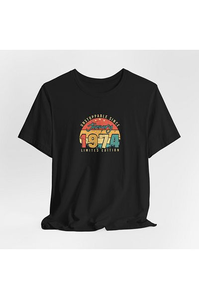 IVART 1974 Printed -unisex -100% βαμβακερό μαύρο κανονικό μπλουζάκι - λαιμόκοψη, κοντό μανίκι
