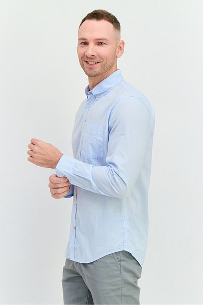 GAP Men Slim Fit Plain Long Sleeves Casual Shirt, Light Blue