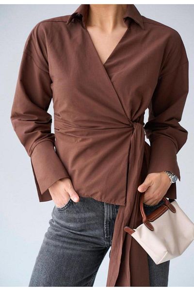 MODA Едноцветна кафява дамска риза с връзки отстрани