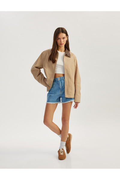 Koton Düğmeli Pis Paça Cep Detaylı Rahat Kalıp Denim Şort