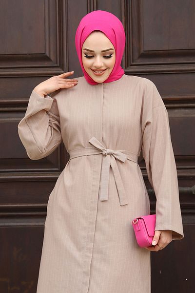 Tesettür Dünyası Ferace TSD240202 Beige mit verstecktem Reißverschluss und gestreiftem Gürtel