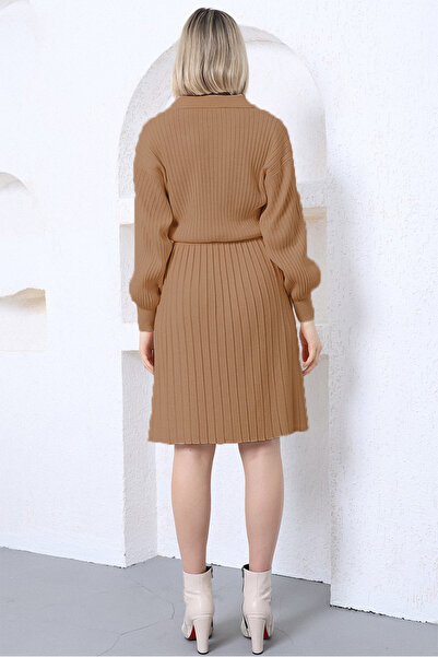 VEGENZE Γυναικείο πλεκτό φόρεμα Camel Polo με πλισέ φούστα με λαιμόκοψη