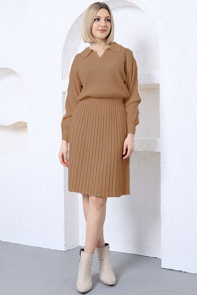 VEGENZE Γυναικείο πλεκτό φόρεμα Camel Polo με πλισέ φούστα με λαιμόκοψη