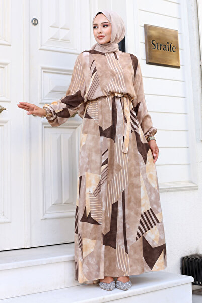 Tesettür Dünyası Długa sukienka z paskiem w geometryczny wzór, wykonana z wiskozy TSD240712 Brązowa