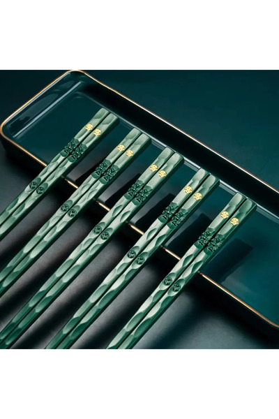 Choice 5 قطع من عيدان تناول الطعام الصينية القابلة لإعادة الاستخدام باللون الأخضر، أعواد السوشي المصنوعة من سبائك معدنية غير قابلة للانزلاق وآمنة للاستخدام في غسالة الأطباق على شكل الخيزران