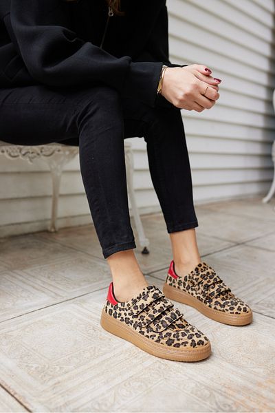 ANGELİNA JONES CELSO NŐI LEOPARD TÉRKÖRNYEZET VÖRÖS RÉSZLETENDEZŐ
