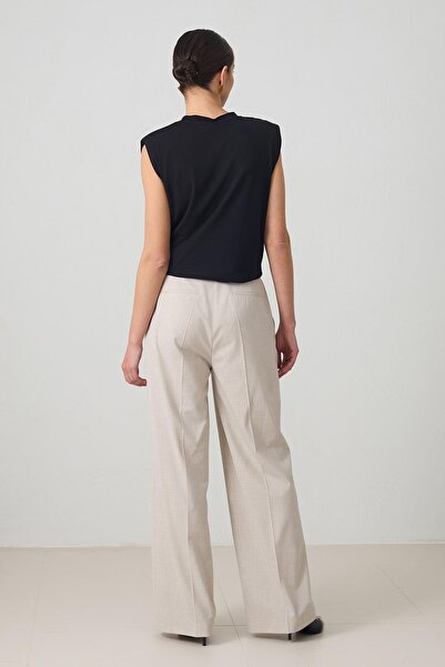 Setre Μπεζ παντελόνι με λεπτομέρεια στη μέση και τσέπες με χαλαρή εφαρμογή