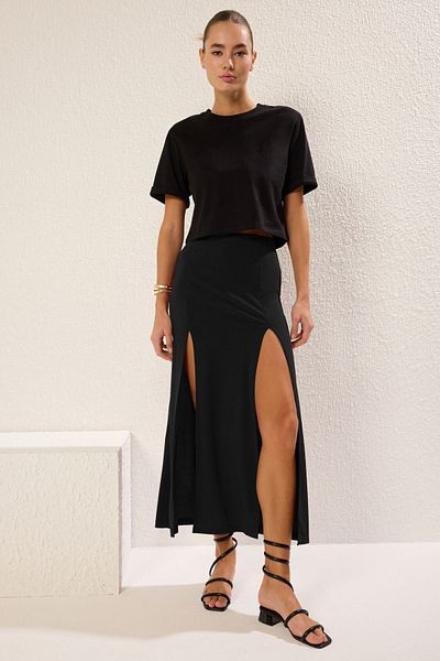 Trendyol Collection Fusta tricotată maxi neagră flexibilă - cu fantă în linie A, TWOSS25ET00041