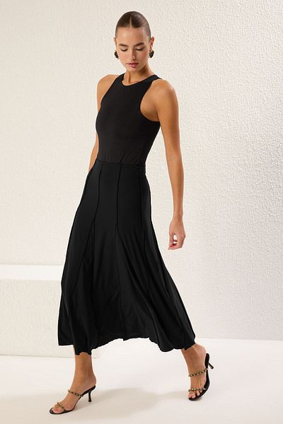 Trendyol Collection Schwarzer Godeli Stretch-Maxi-Strickrock mit Nahtdetails TWOAW25ET00156