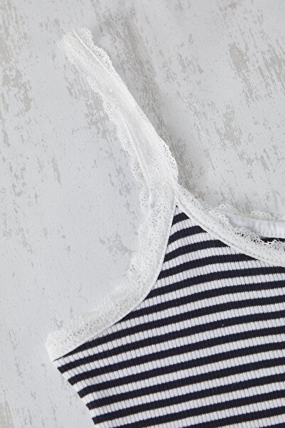 Trendyol Curve Navy Blue-White Striped Lace Detailed Knitted Pajamas Set Tbbss25Ai00035