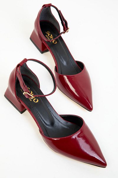 SOHO Klassische Damenschuhe mit Absatz aus bordeauxrotem Lackleder 20283