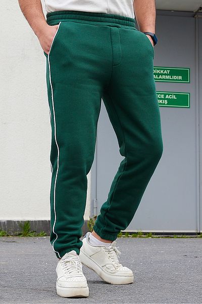 Trendyol Collection Smaragdgrüne Jogginghose mit dicker Paspelierung - Normale Schnittform TMNAW25EA00001