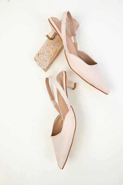 SOHO Klassische Damenschuhe mit Absatz in Beige aus mattem Satin 20277
