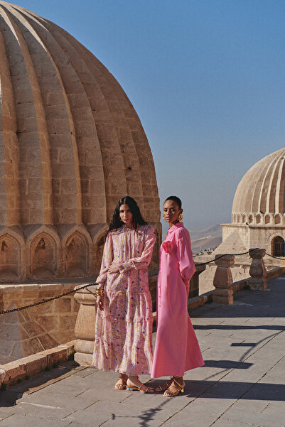 Trendyol Modest Ροζ λουλούδι με λεπτομέρεια με κουμπιά υφαντό πουκάμισο μητέρας κόρης TCTSS24EB00029