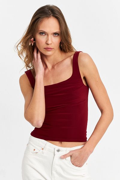 Cool & Sexy Burgunderfarbener Damen-Unterhemd mit Degaje-Kragen – GÇ199