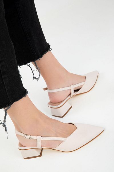 SOHO Klassische Damenschuhe mit Absatz in Beige aus mattem Satin 20274