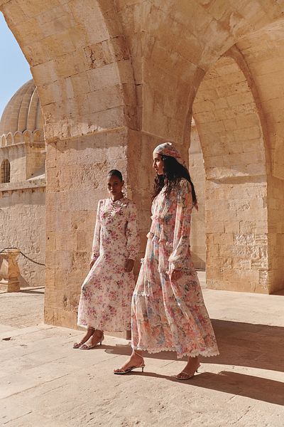Trendyol Modest Mehrfarbiges, mit Blumenmuster gefüttertes, gewebtes Chiffonkleid TCTSS25EB00050