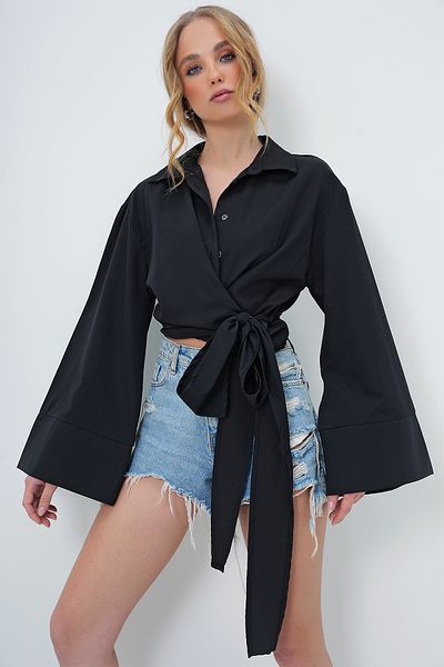 Trend Alaçatı Stili Schwarzes Popeline-Hemd mit breiten Ärmeln und Schnürung vorne für Damen ALC-X13750